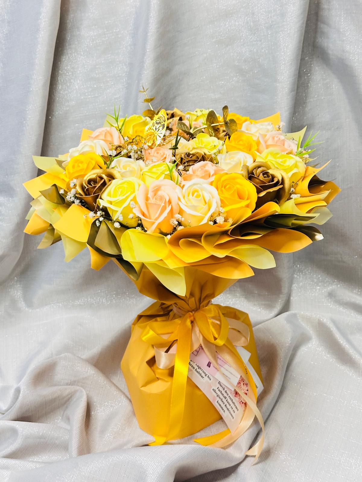 Runder Strauß aus Seifenrosen