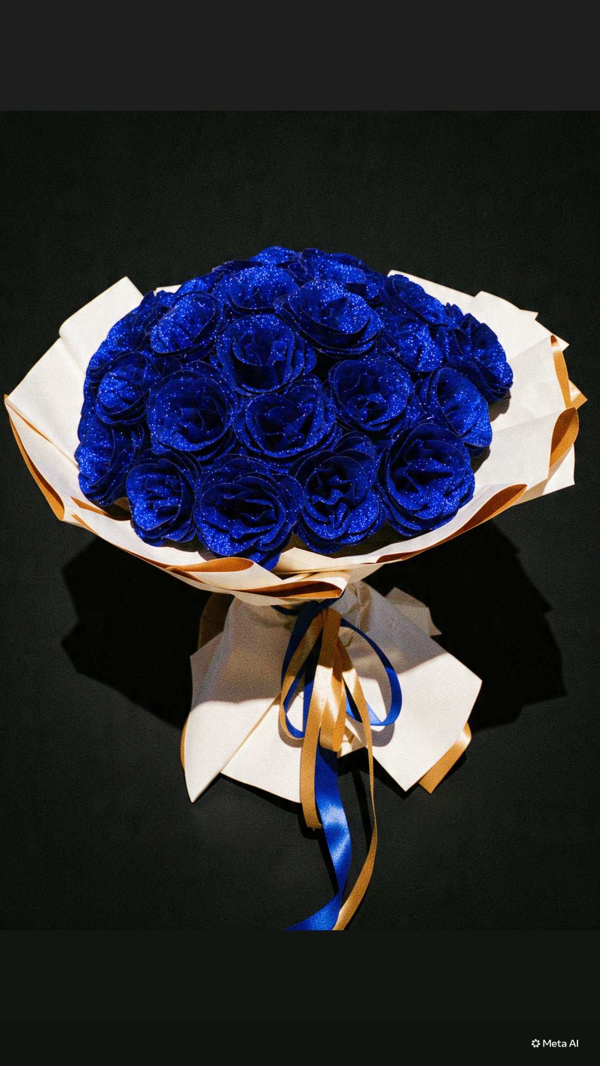 Luxus-Rosenstrauß „Midnight Blue” aus blauen Glitzerrosen