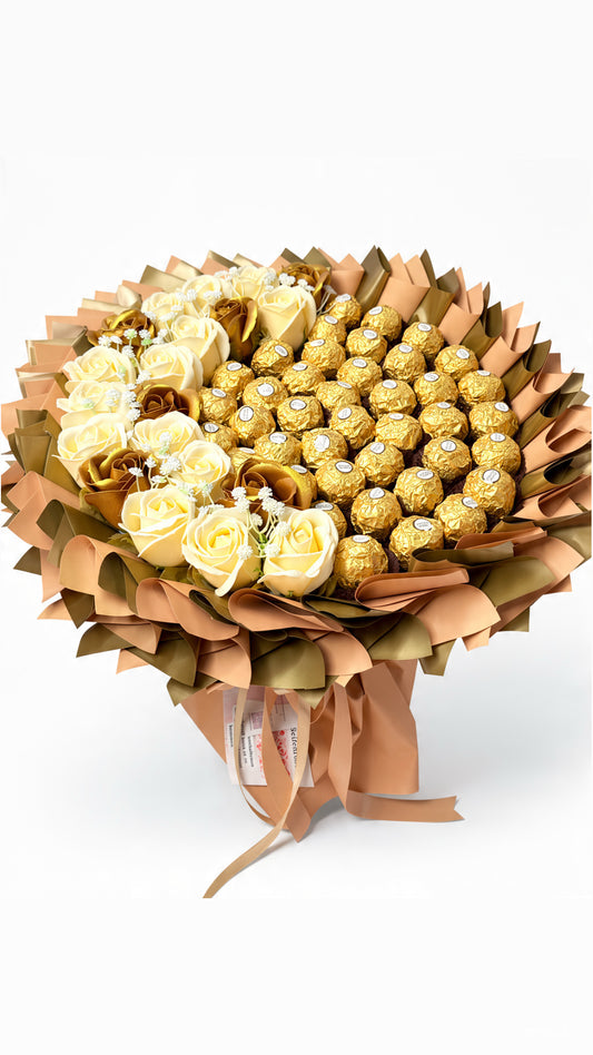 Strauß „Golden Caramel” mit Seifenrosen in Creme & Gold und Ferrero Rocher