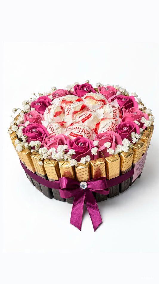 Merci-Torte „Berry Blush” mit Seifenrosen und Raffaello
