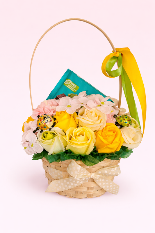 Blumenkorb mit Seifenblumen & Ritter Sport Pfefferminz Schokolade