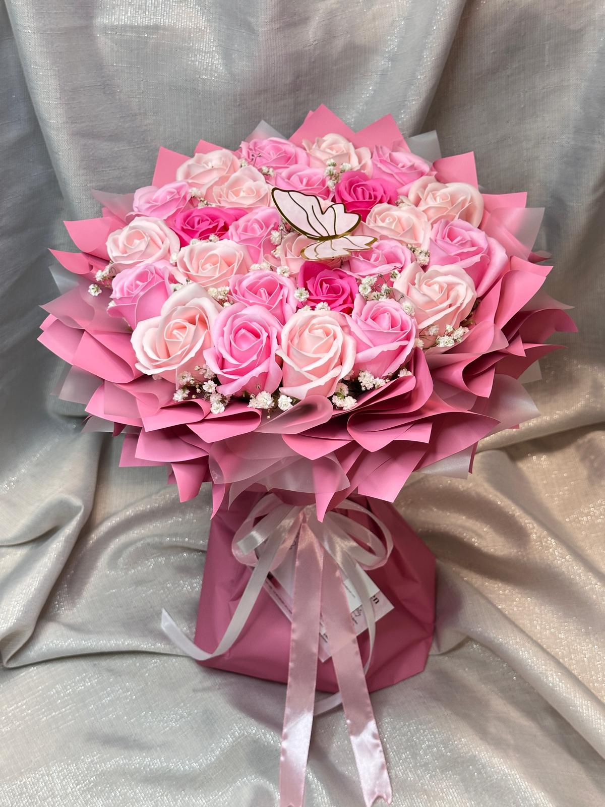 Eleganter Seifenrosenstrauß Rosa – Handgefertigt