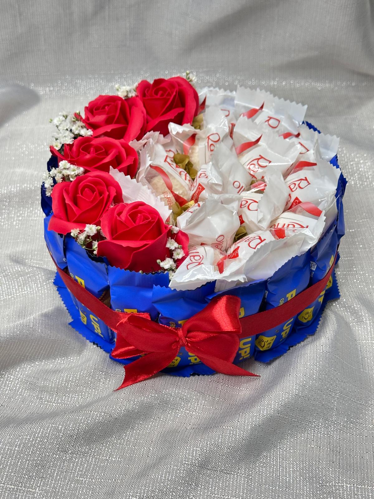 Runde PickUp Torte  mit Seifenrosen und Raffaello