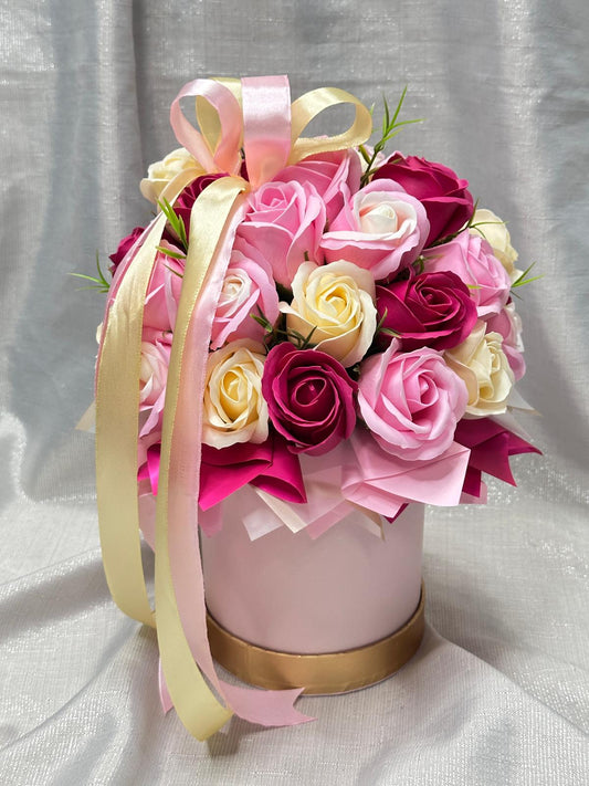 Luxus Rosenbox in Rosa & Gold - 40 Seifenrosen in Creme & Rosatönen | Elegante Geschenkbox